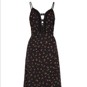 🆕 Lace Trim Floral Plunge Neck Dress 👗 5* rating